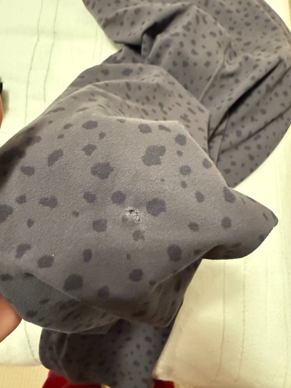 Vuori Studio Printed Leggings "Elm Dots" colorway. - Picture 7 of 7